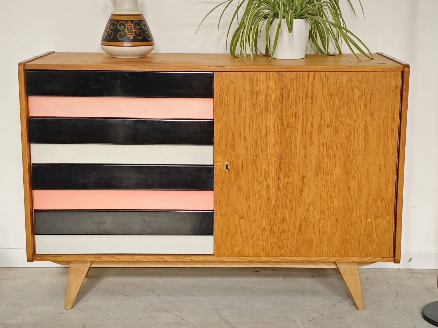 U 458 pink and grey sideboard by Jiri Jiroutek for Interier Praha 1960