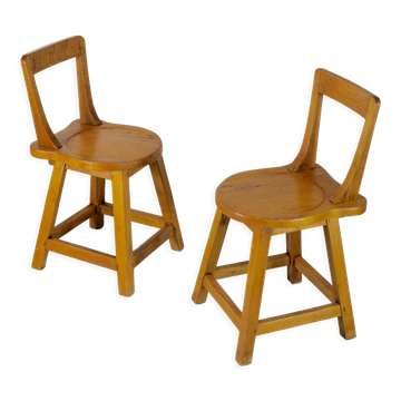 Paire de tabourets brutalistes à dossier en bois. France, circa 1960