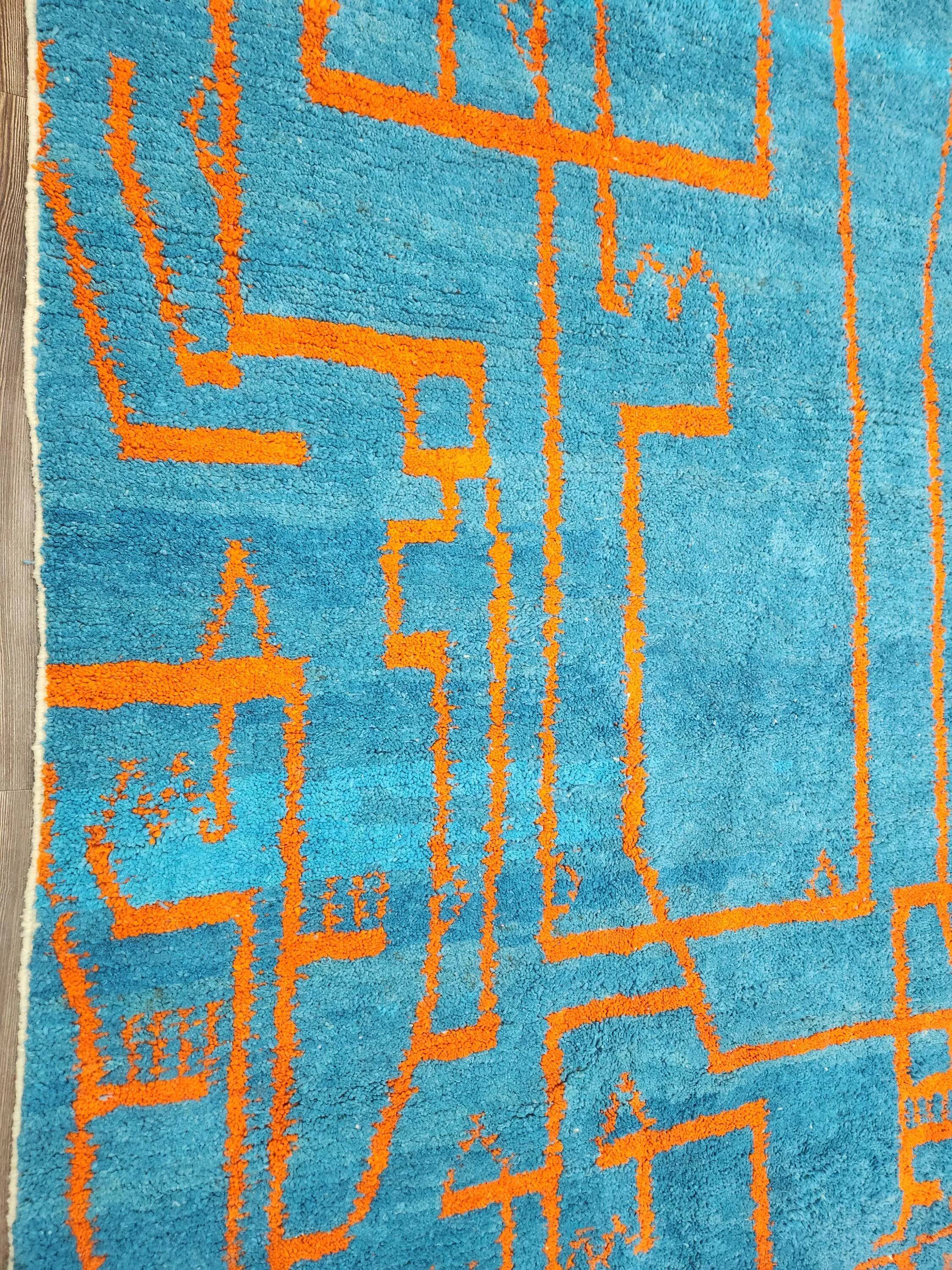 Large Moroccan rug made of natural wool, dimensions 250x150 cm, handmade.