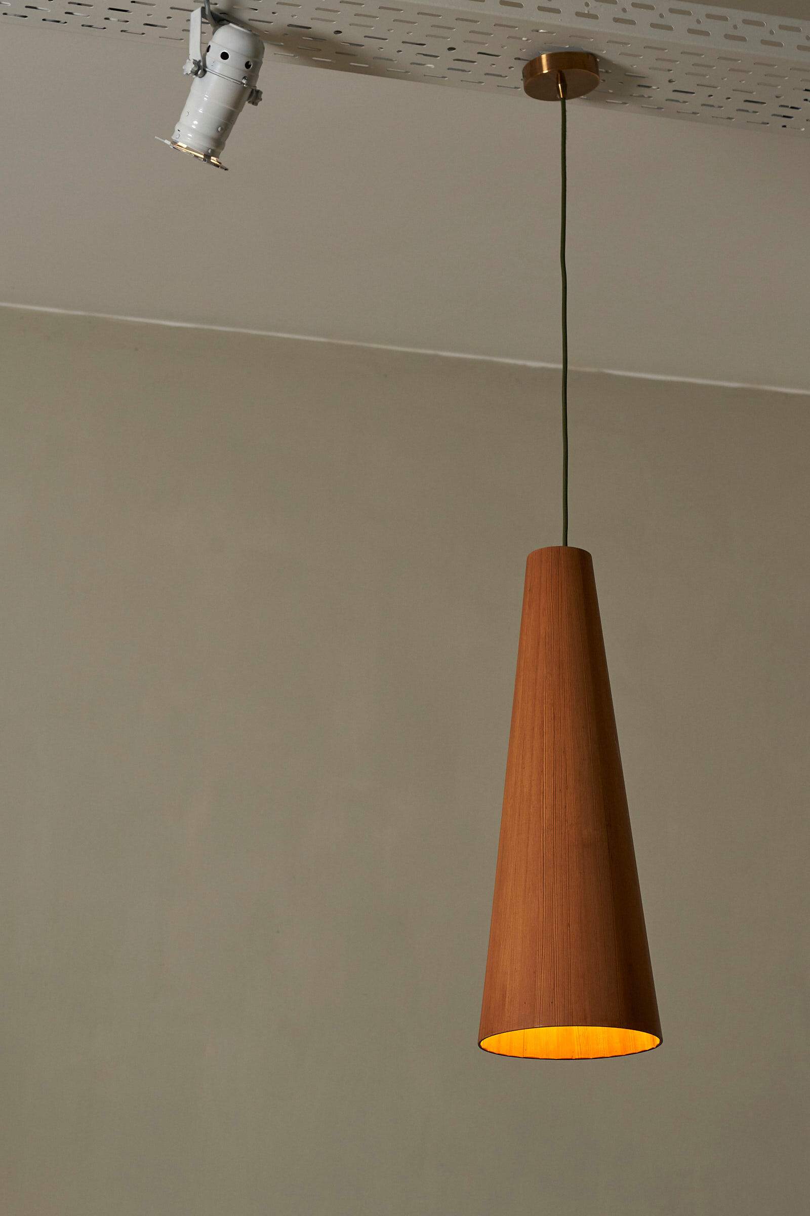 'Conus' pendant lamp in pine by Jørgen Wolff