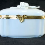Bonbonniere or small porcelain box COQUET LIMOGES