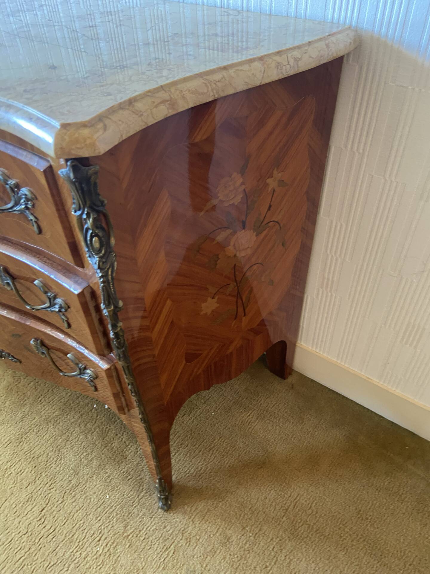 Commode de style louis xv en bois de rose début 20 eme