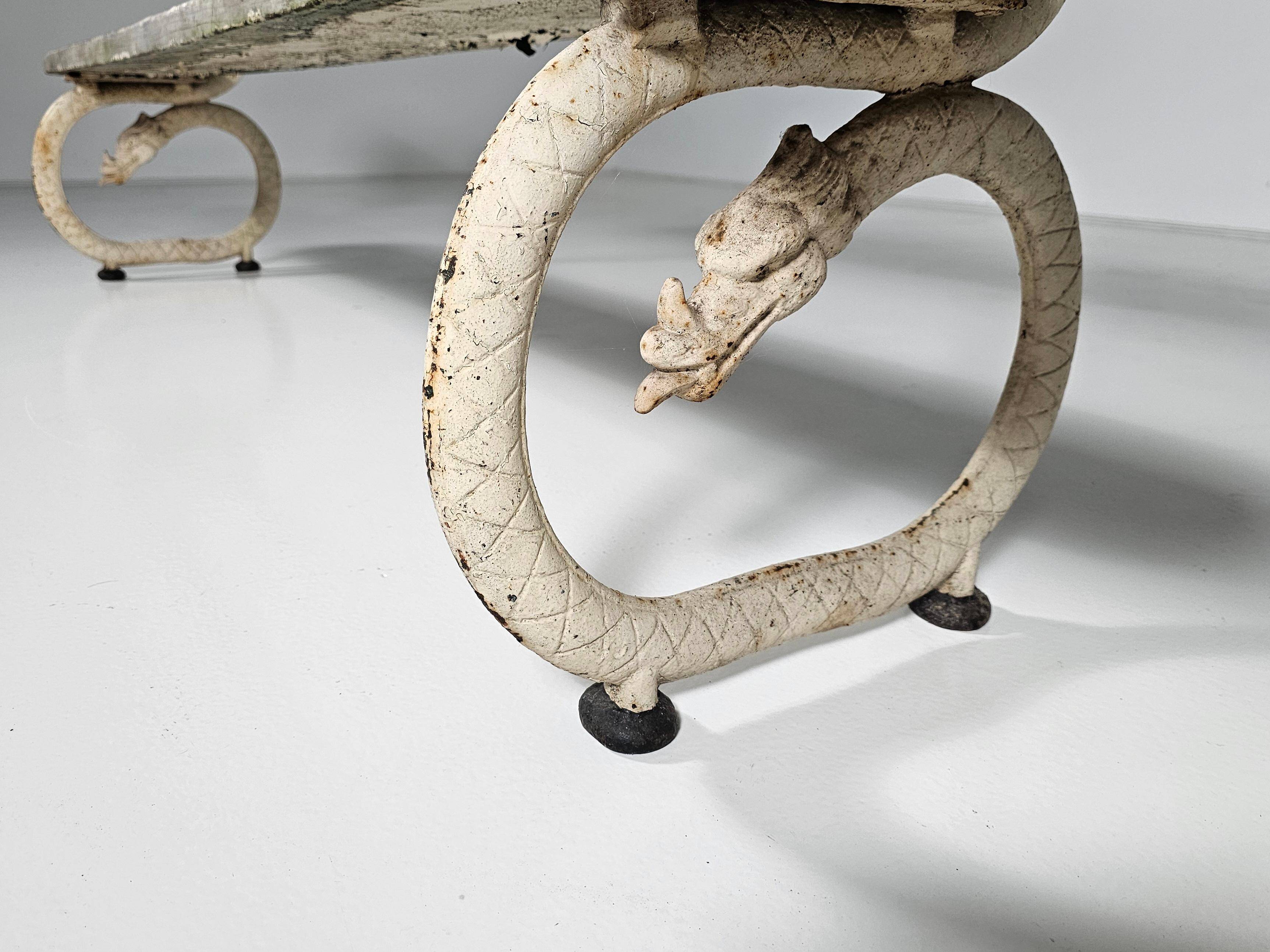 Banc de jardin français du début 1900 avec dragons et flèches