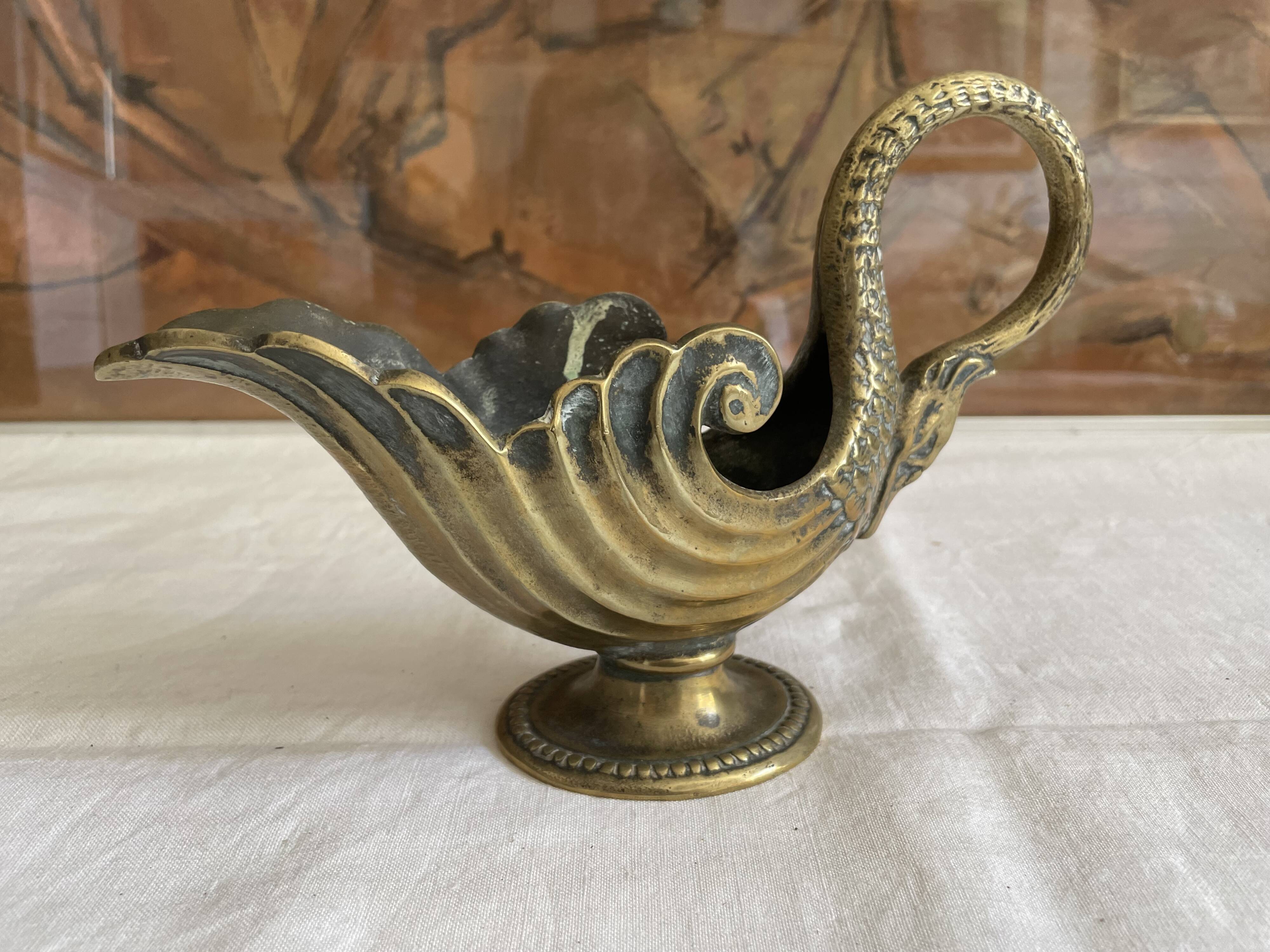 Bronze cup with green partial patina in the shape of a swan, Max le verrier