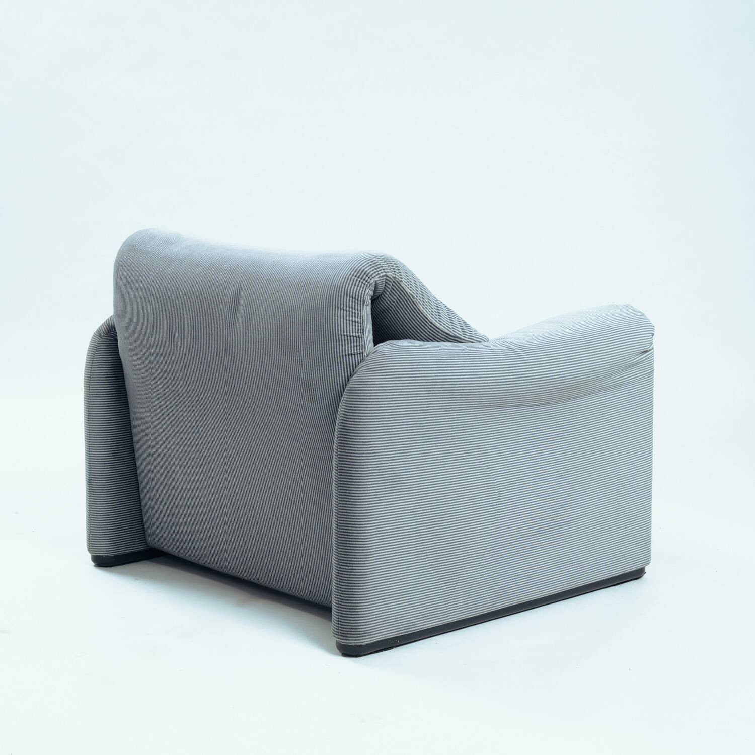 Fauteuil et ottoman Maralunga Vico Magistretti par Cassina, 1990