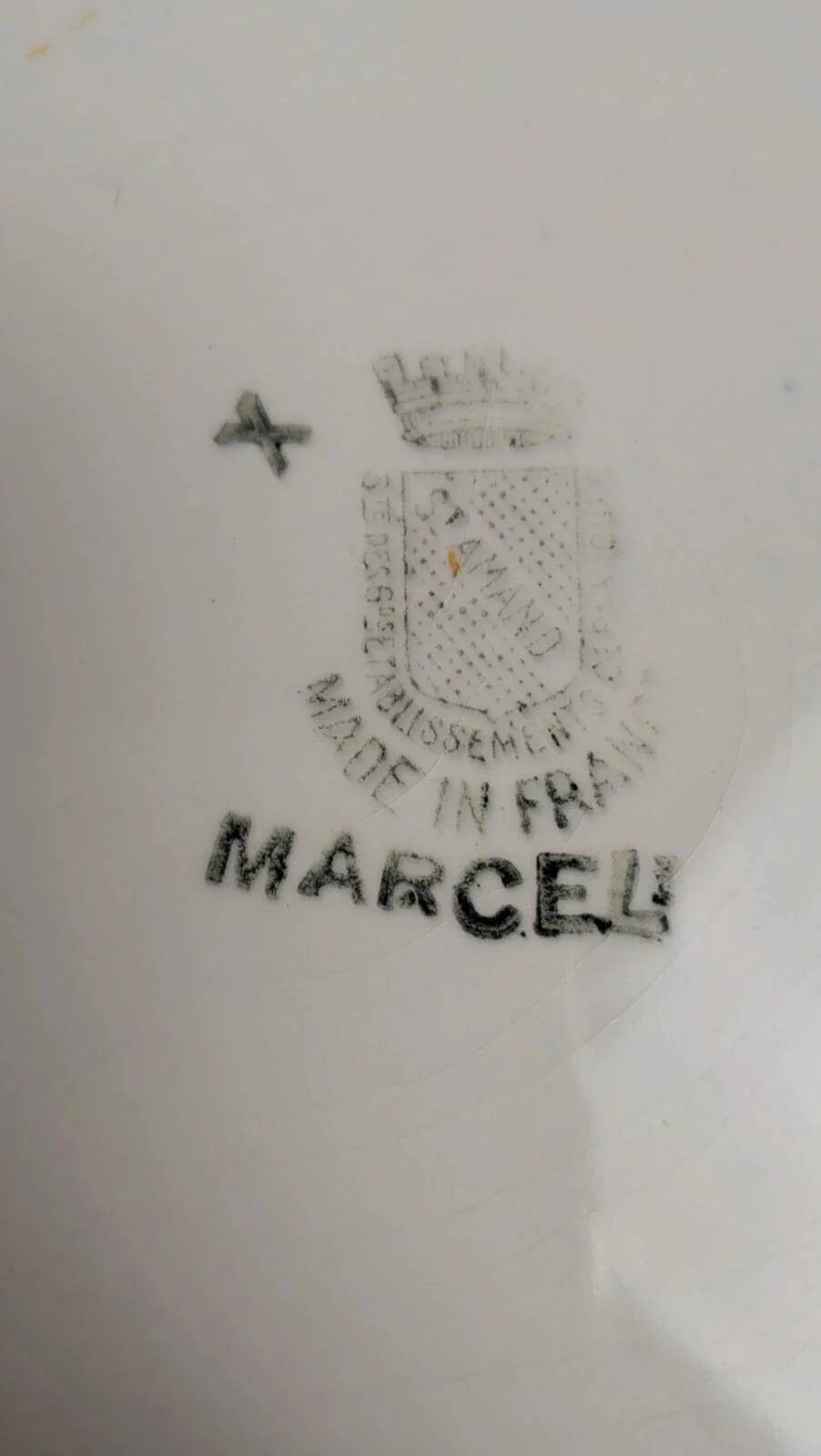 Shallow round plate Saint-Amand model Marcel