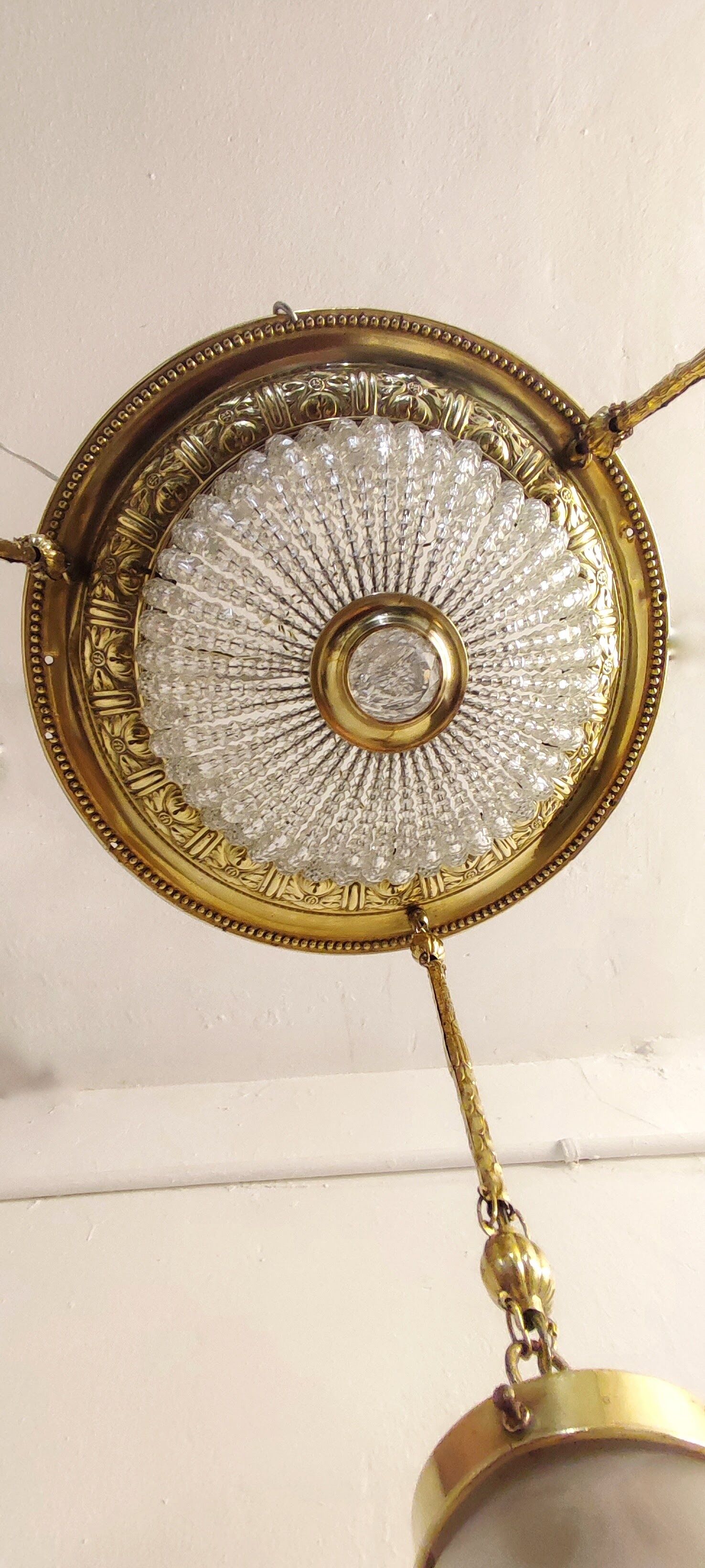 Plafonnier moderniste en laiton et verre, Tchécoslovaquie, années 1900.