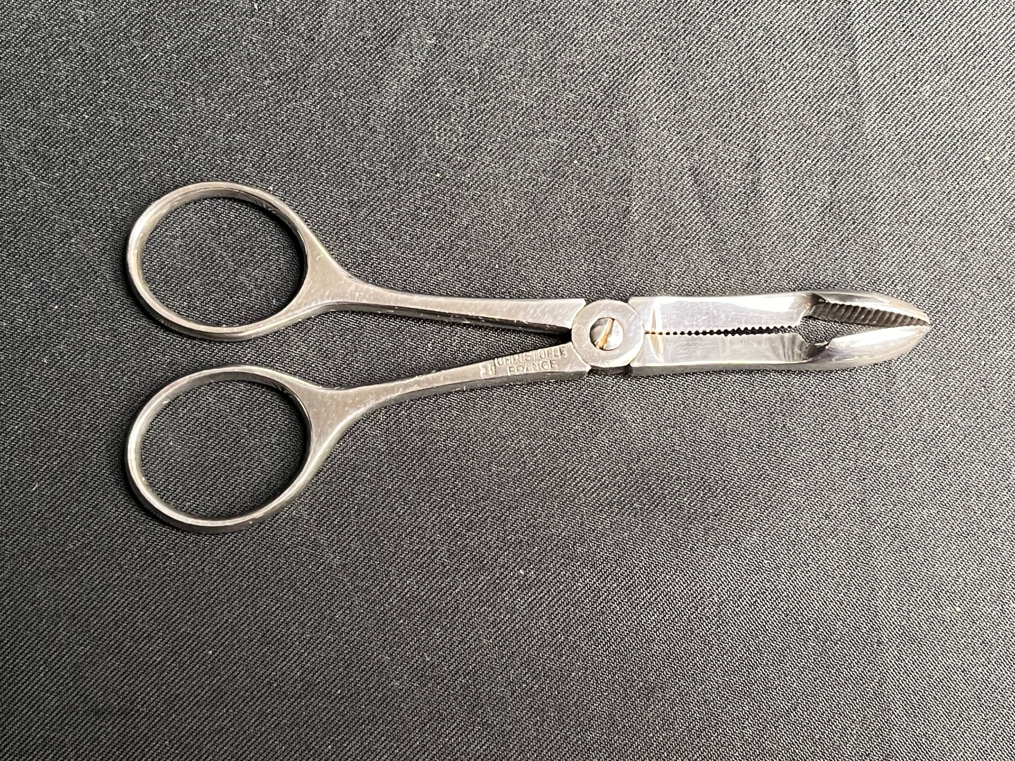 Tableware, silver-plated sugar scissors Christofle 20th century