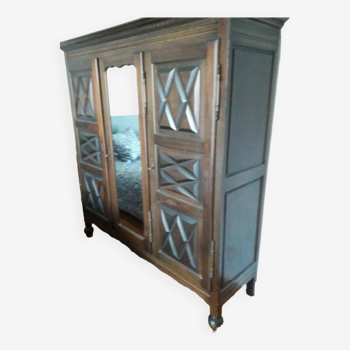 Armoire en noyer 3 portes avec miroir