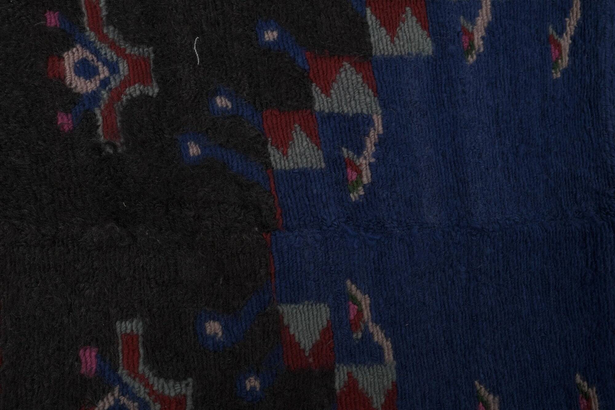 Vintage handmade Turkish rug 105x142 cm