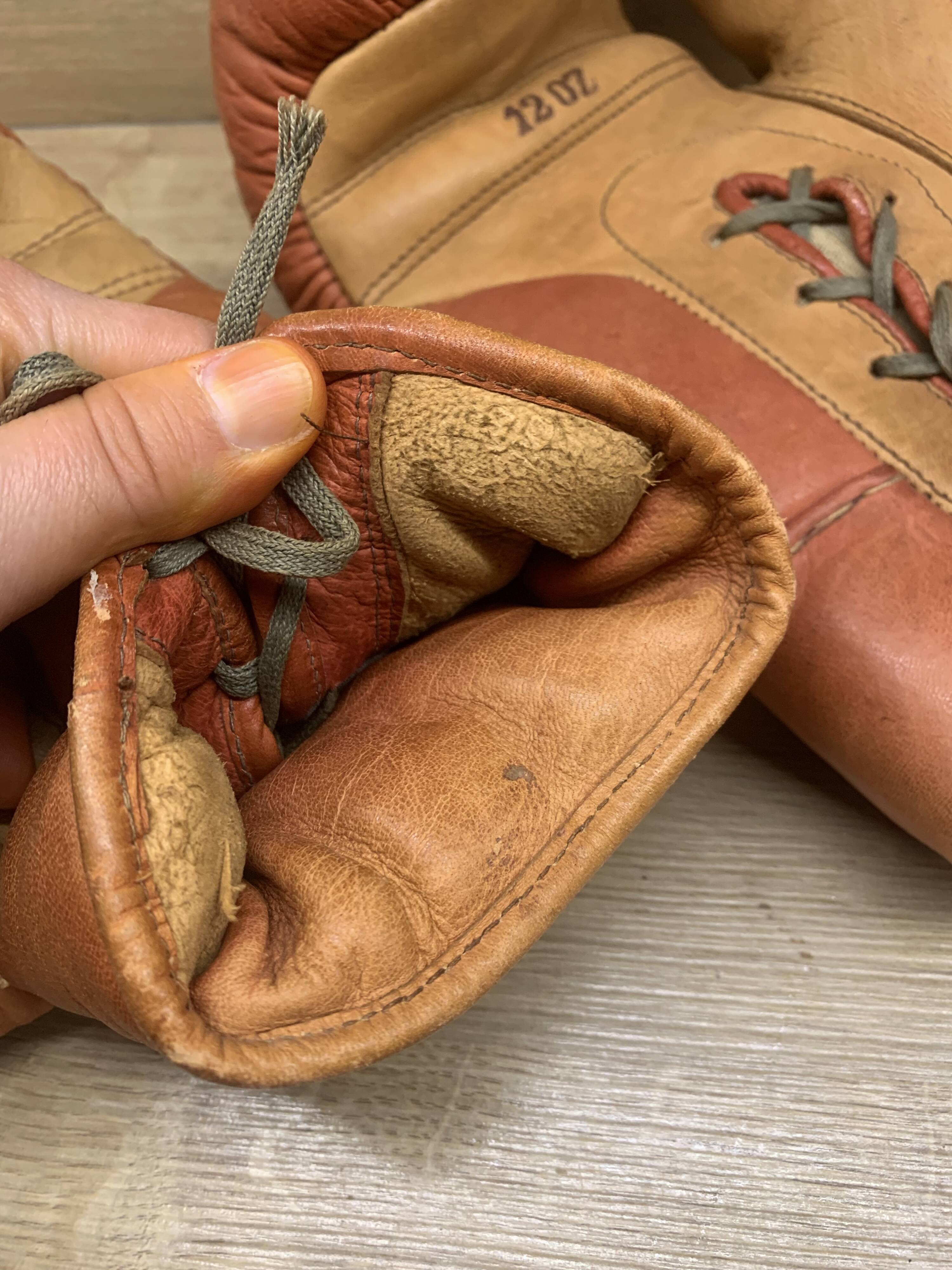 Boxing gloves, 1970s