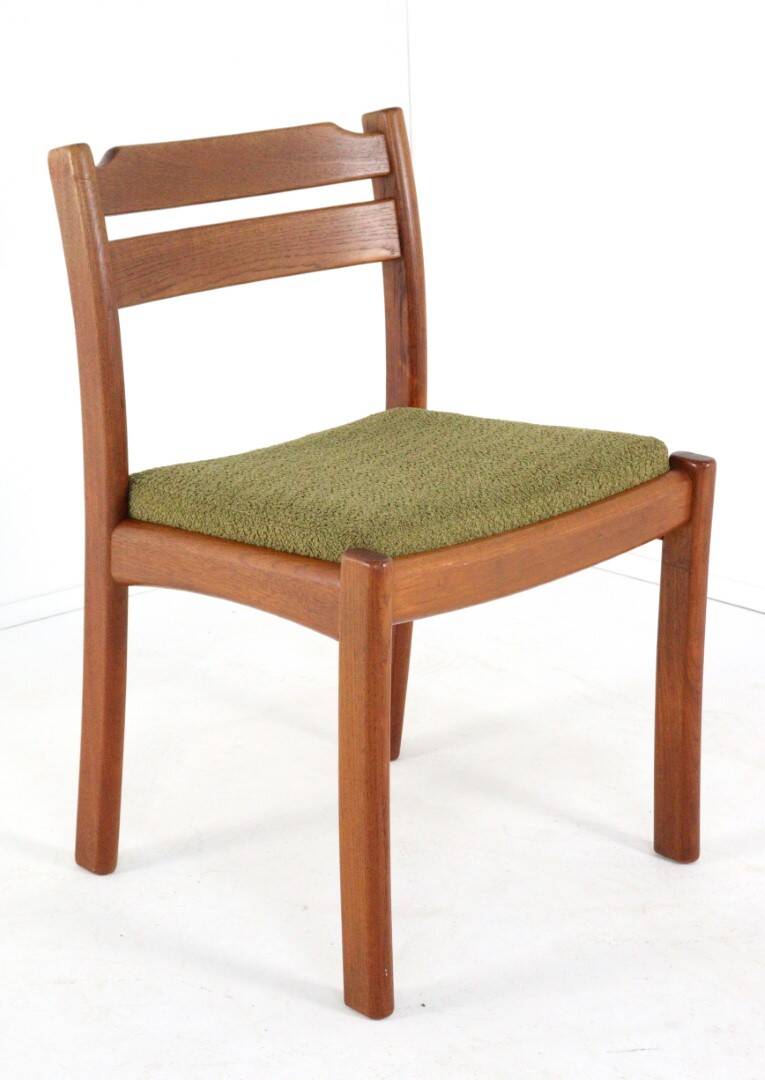 6 chaises dans le goût de Dyrlund 'Sentved'