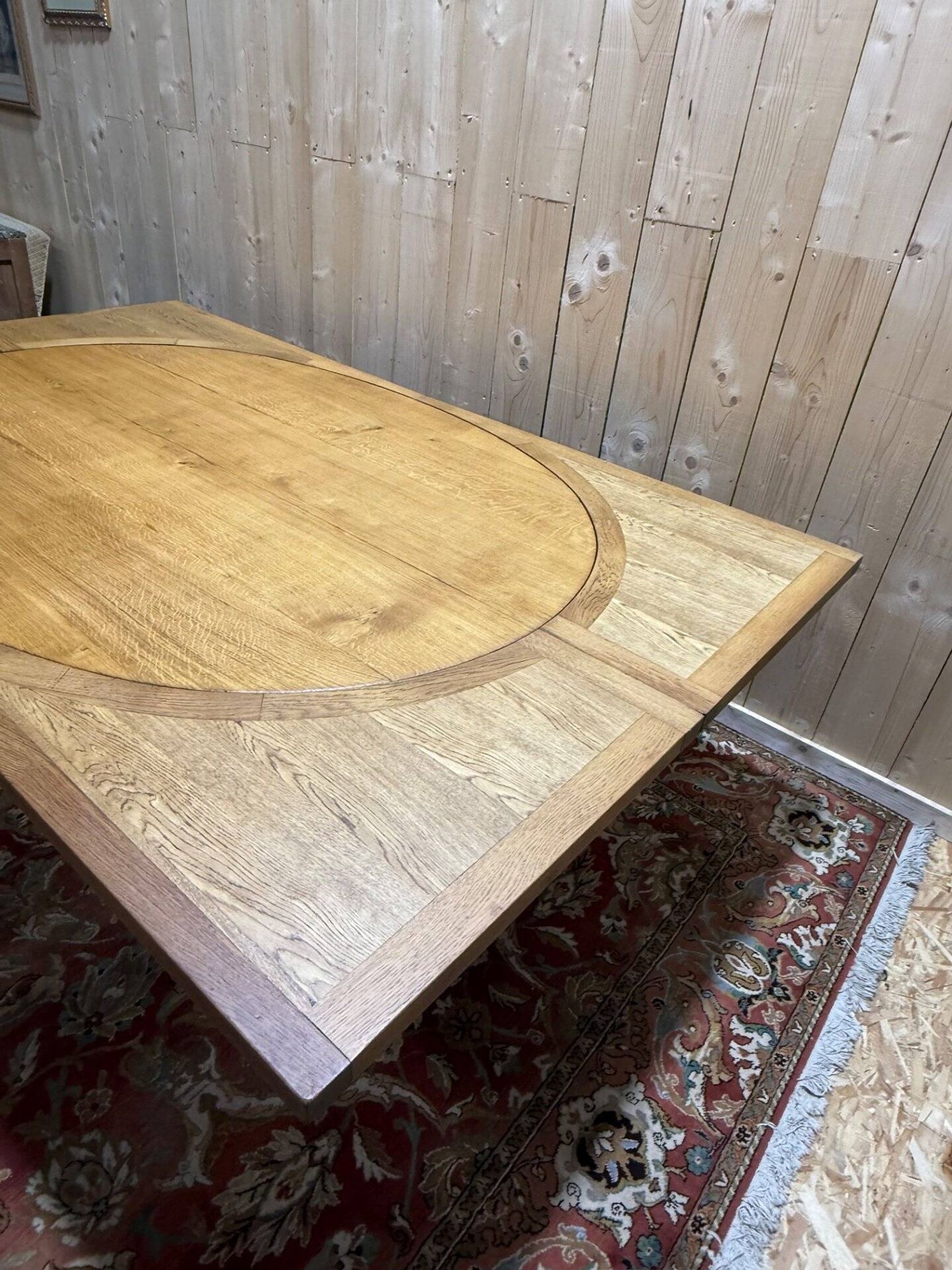 Table de salle à manger ovale de style Louis XV en chêne massif