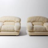 Elegant Italian lounge chairs in cream coloured fabric, 1970s