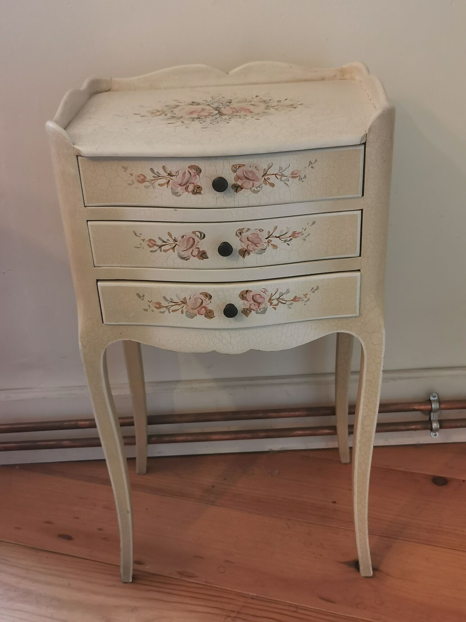 Pair of bedside tables louis XV style XX th century, painted floral decoration