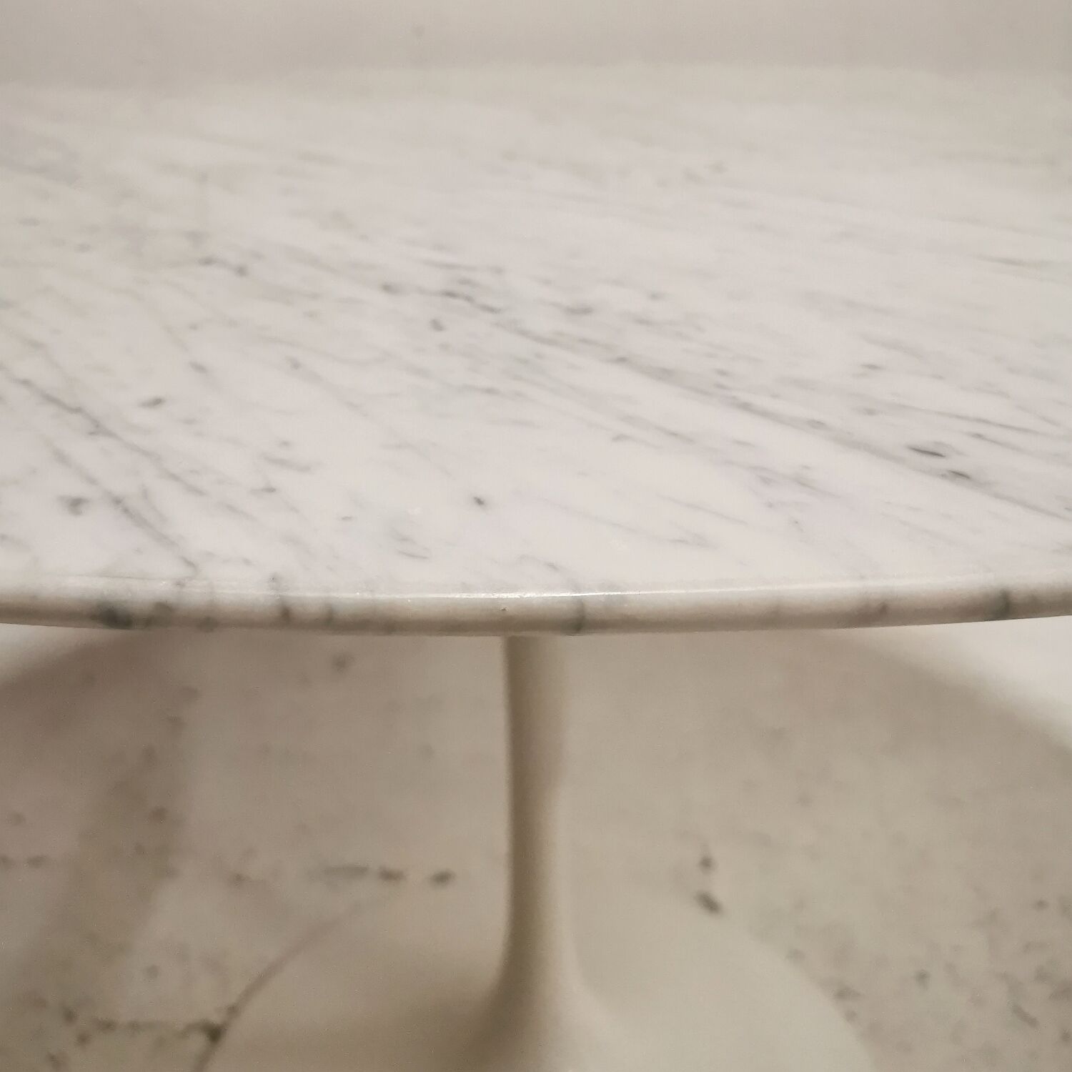Marble round dining table, Eero Saarinen, Knoll International