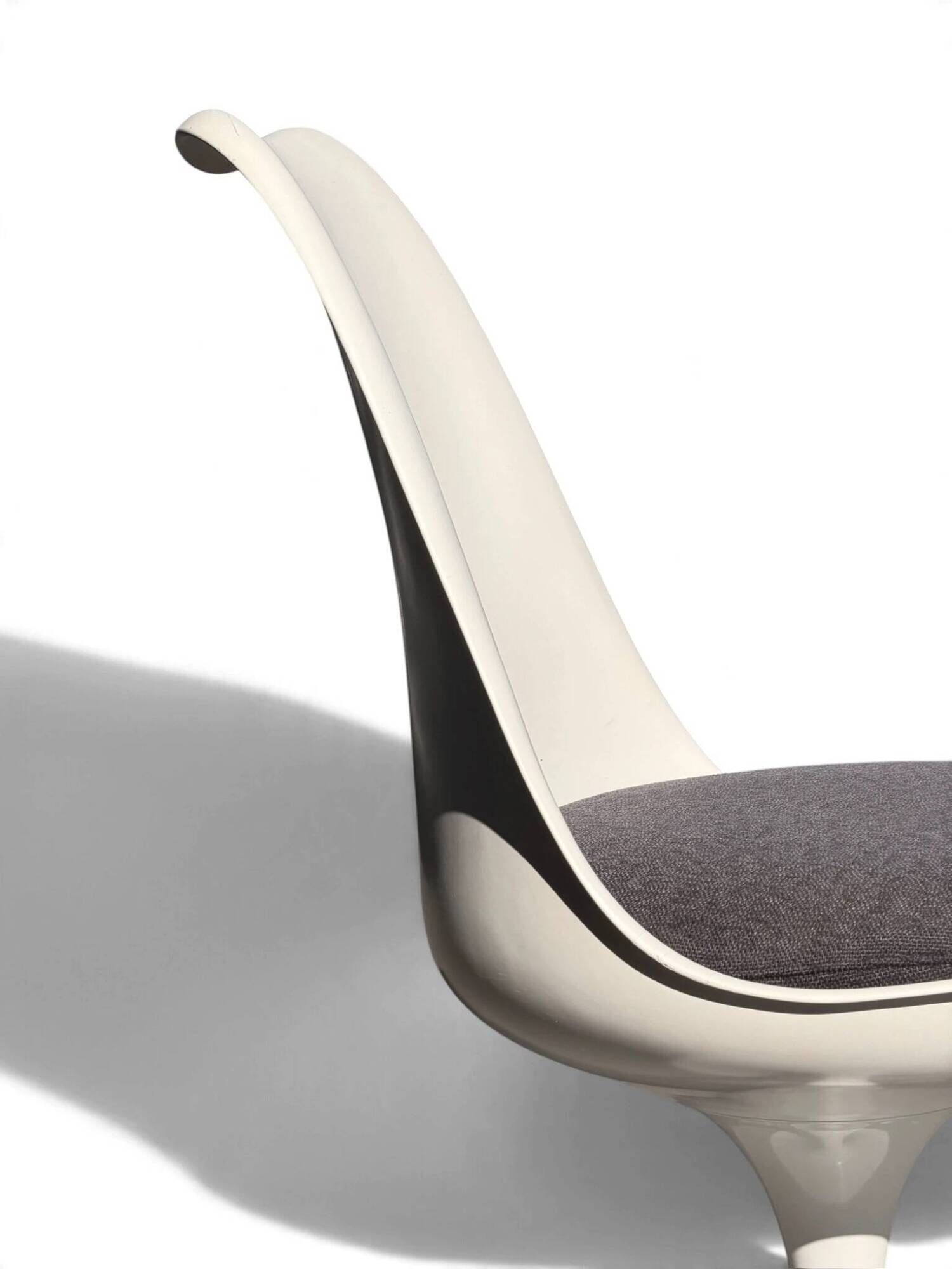 Eero Saarinen Tulip chair Knoll, aluminium base, blue cushion