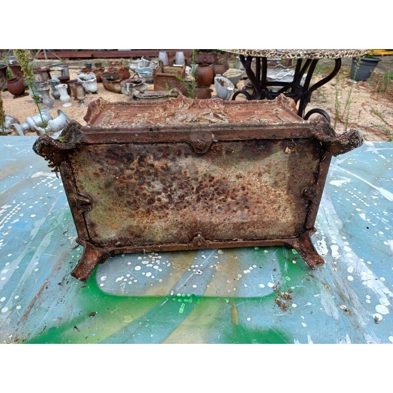1 cast iron planter from 1900 from Charleville - Mézières