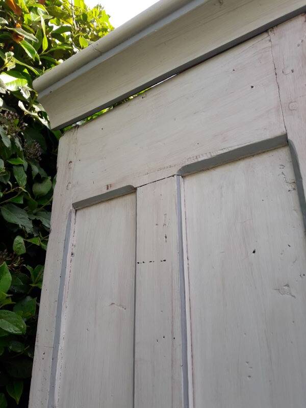 Bonnetière, standing man, Louis XV, 18th century walnut