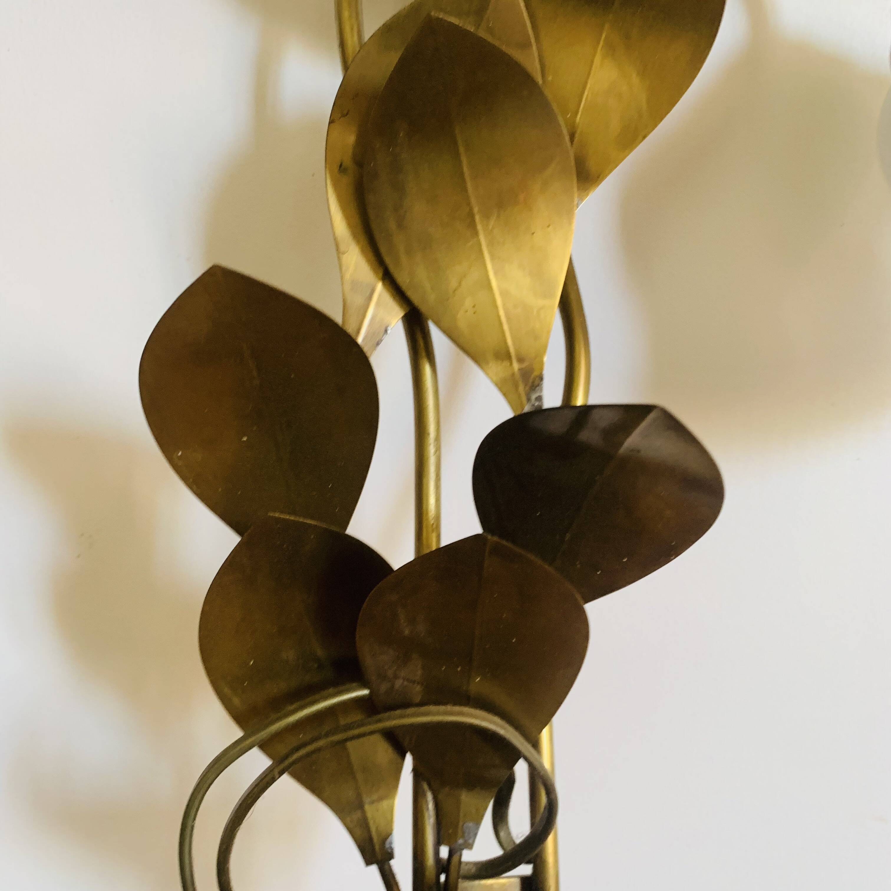 Floral wall light with 2 bulbs in brass and opaline, – 1950s/60s