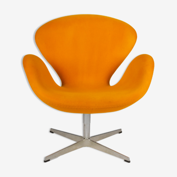 Yellow Model 3320 Swan Chair by Arne Jacobsen for Fritz Hansen