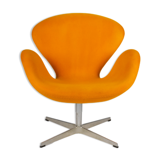 Yellow Model 3320 Swan Chair by Arne Jacobsen for Fritz Hansen