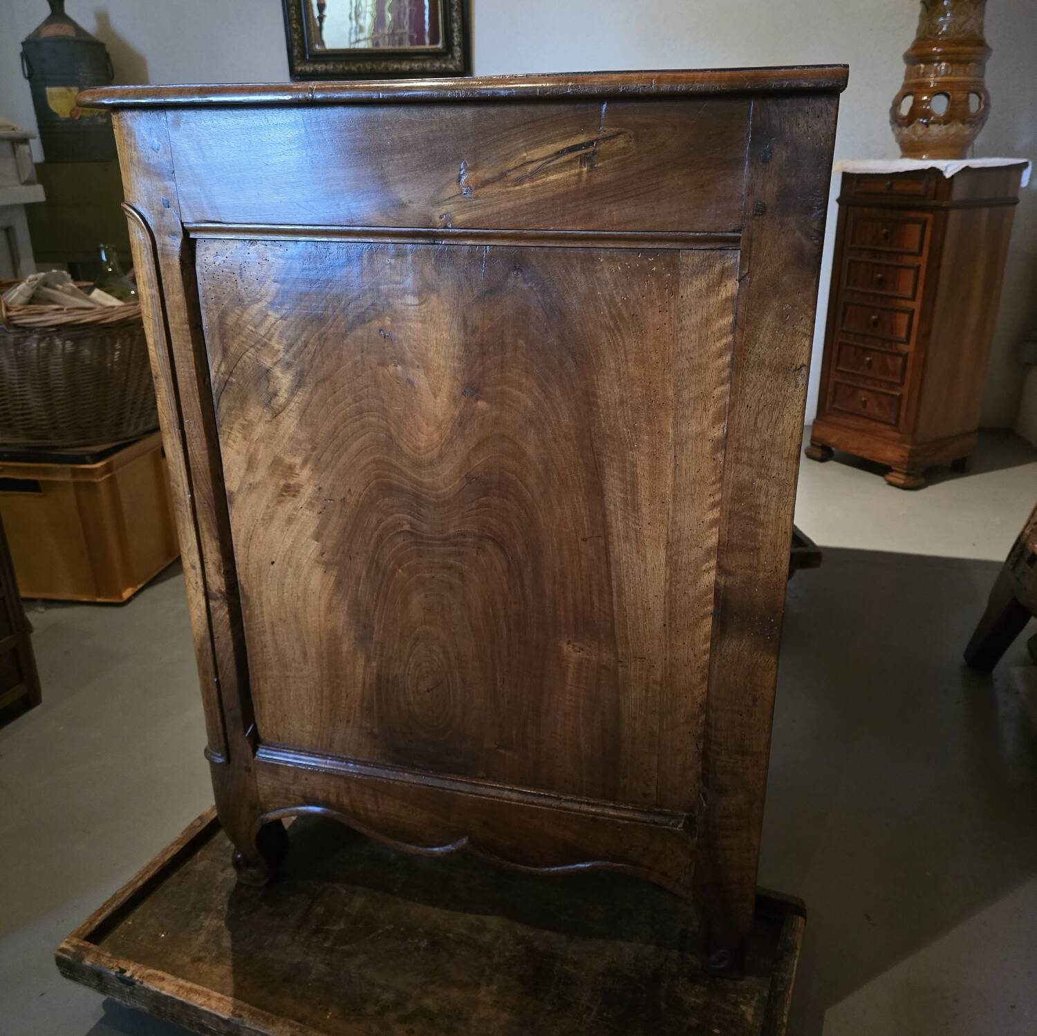 Curved Louis XV commode, 18th century.