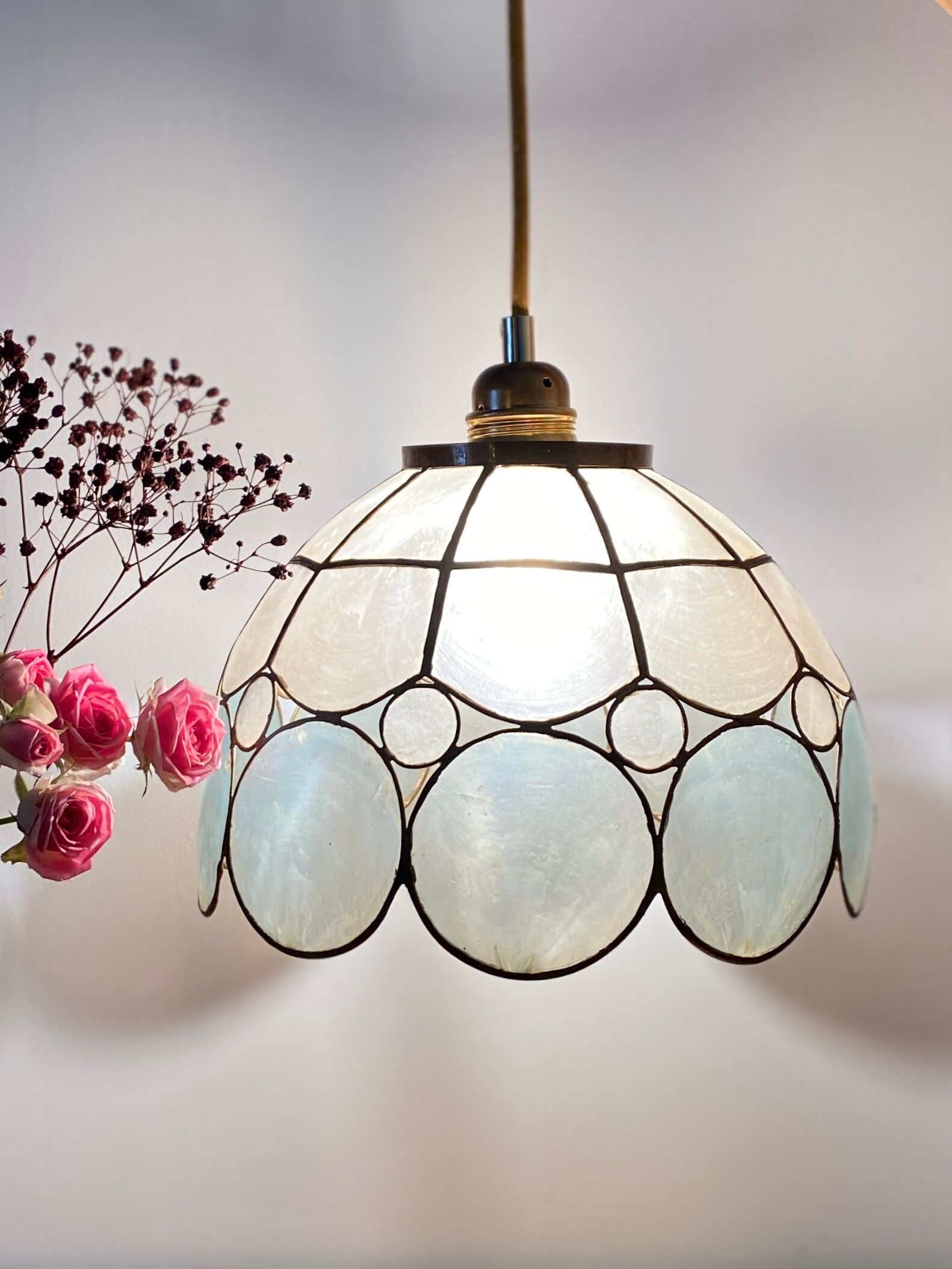 Vintage lampshade suspension in mother-of-pearl and brass