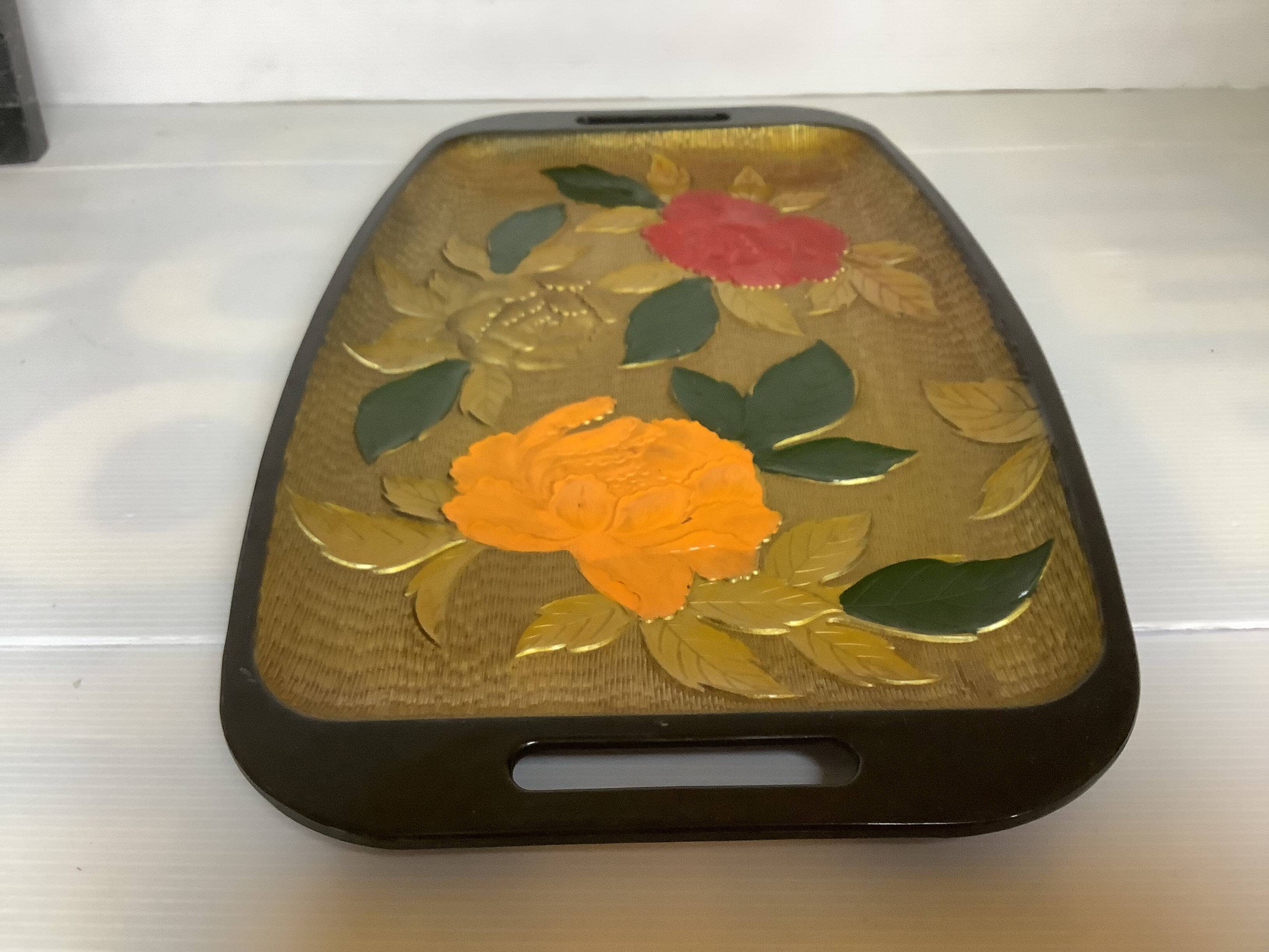 Multicolored flower tray