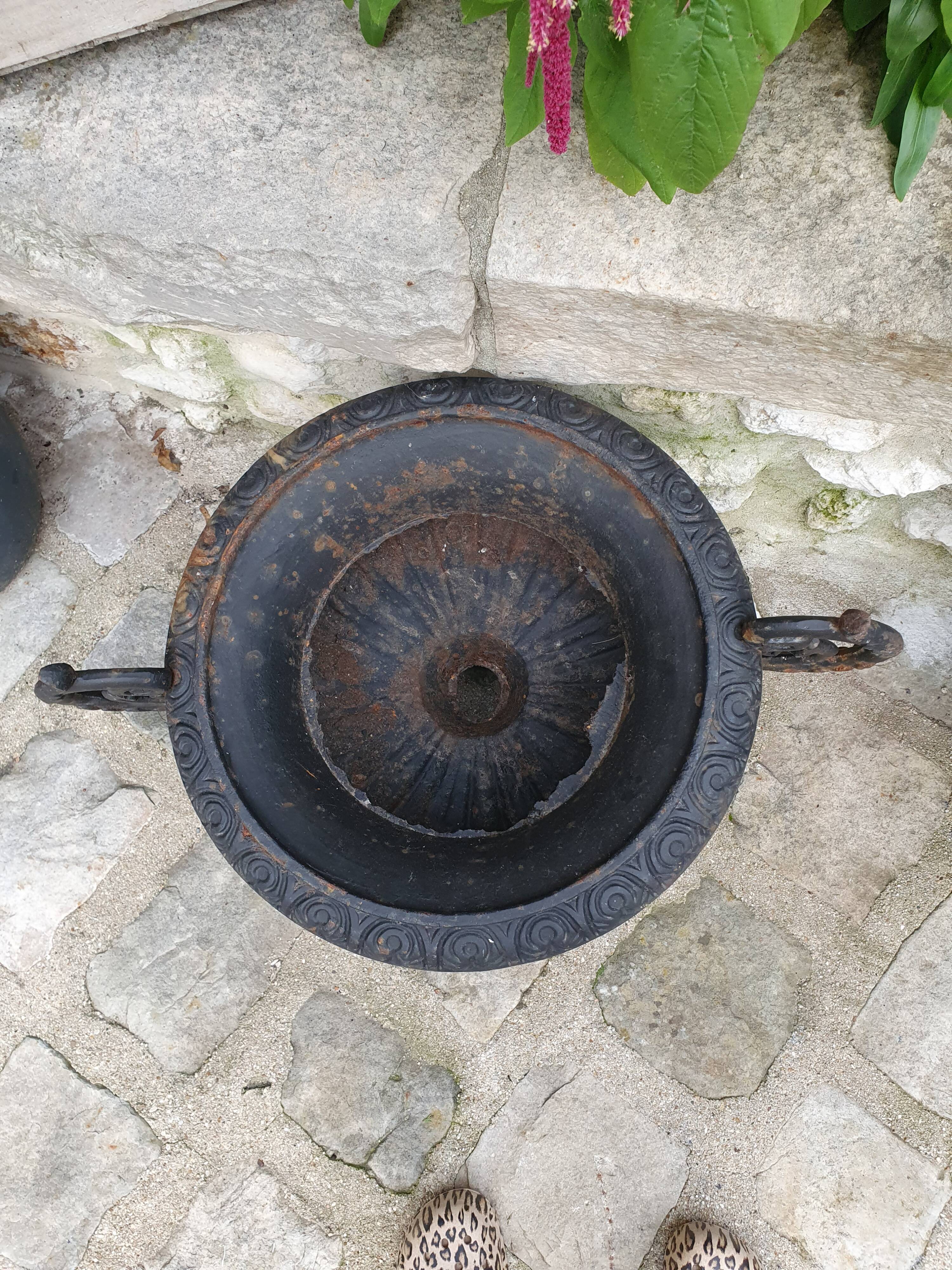 Pair of cast iron medicis