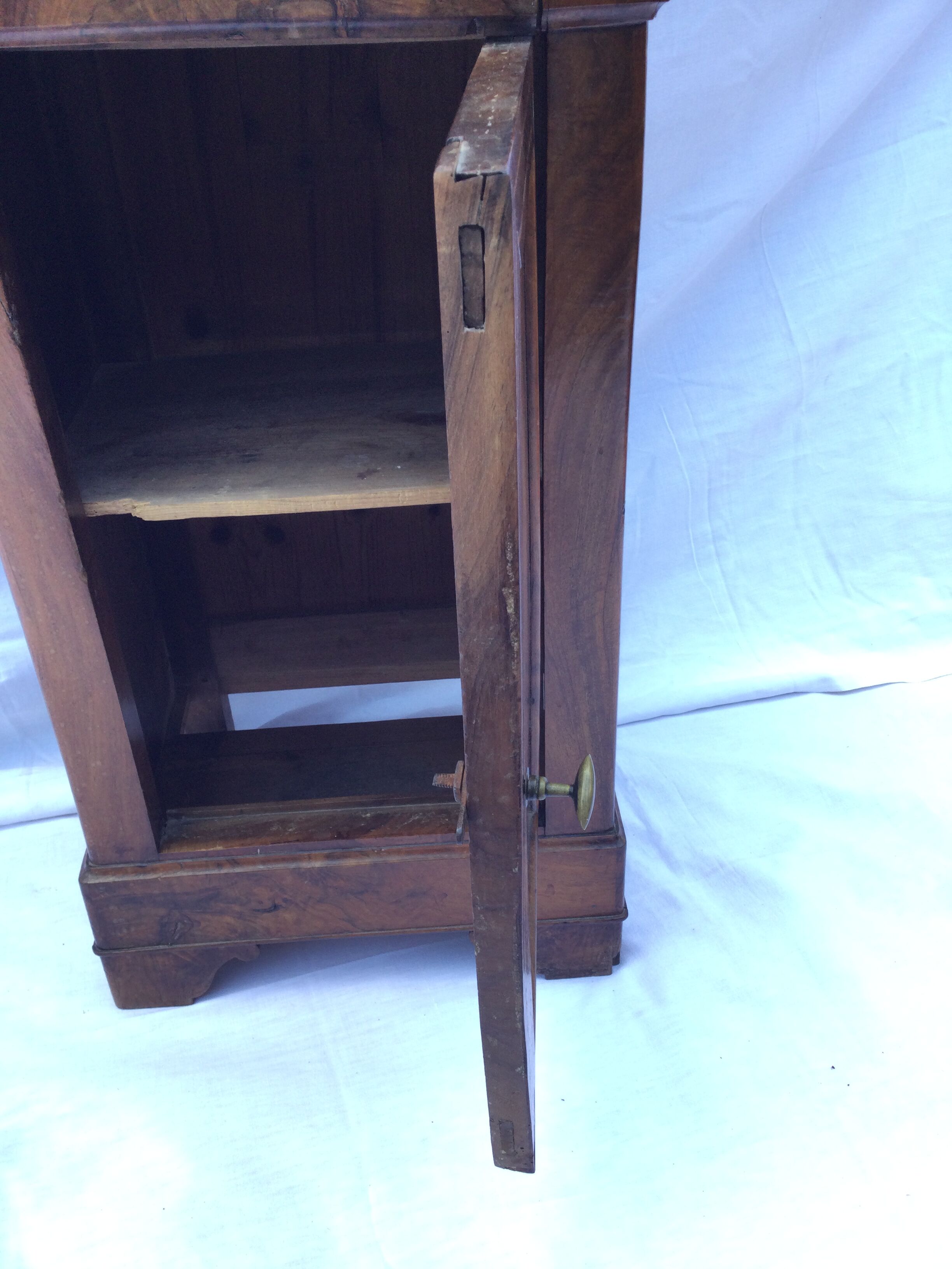 Table de nuit de style louis philippe