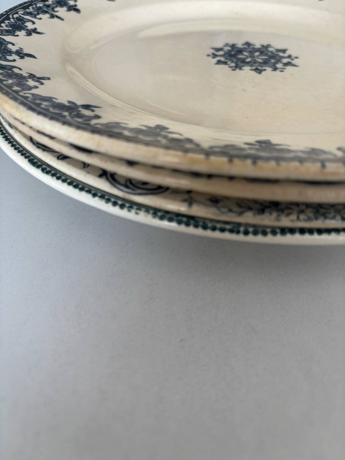 Lot 4 assiettes plate terre de fer bleu faïence ancienne - terre de fe
