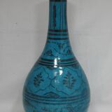 Vase en céramique islamique à fond turquoise