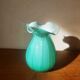 Vase corolle en opaline italienne vert amande
