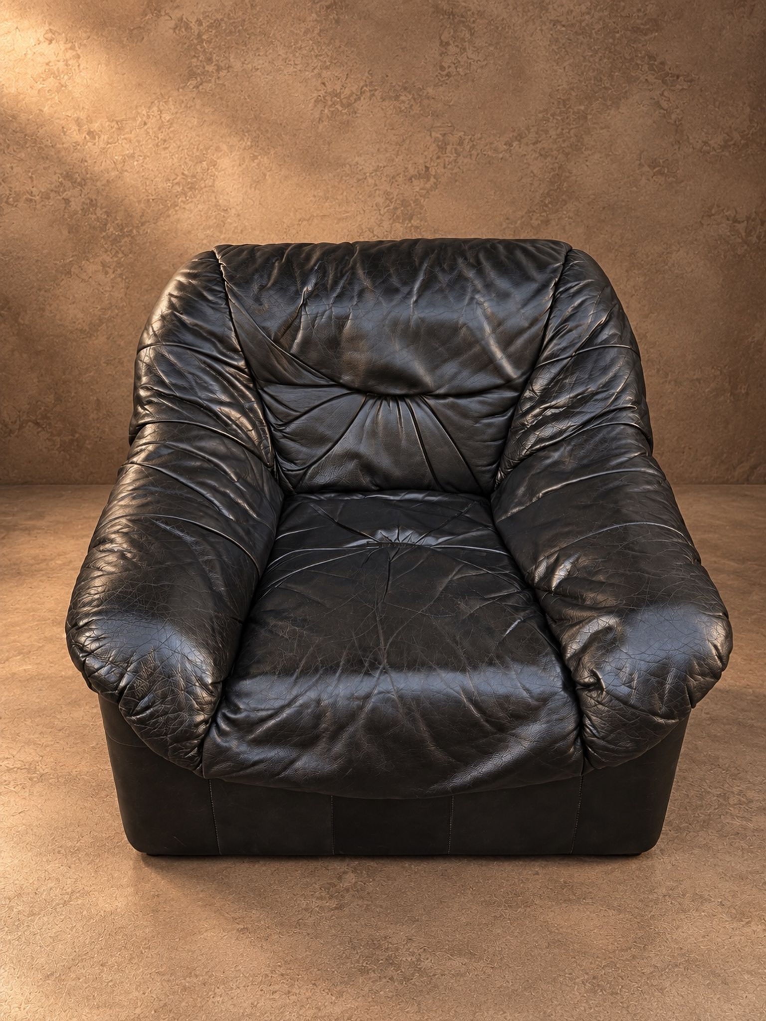 Leather armchairs and matching pouf, Italy, circa 1980