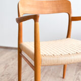 Paire de chaises de salle à manger modèle 56 par Niels O. Møller en chêne