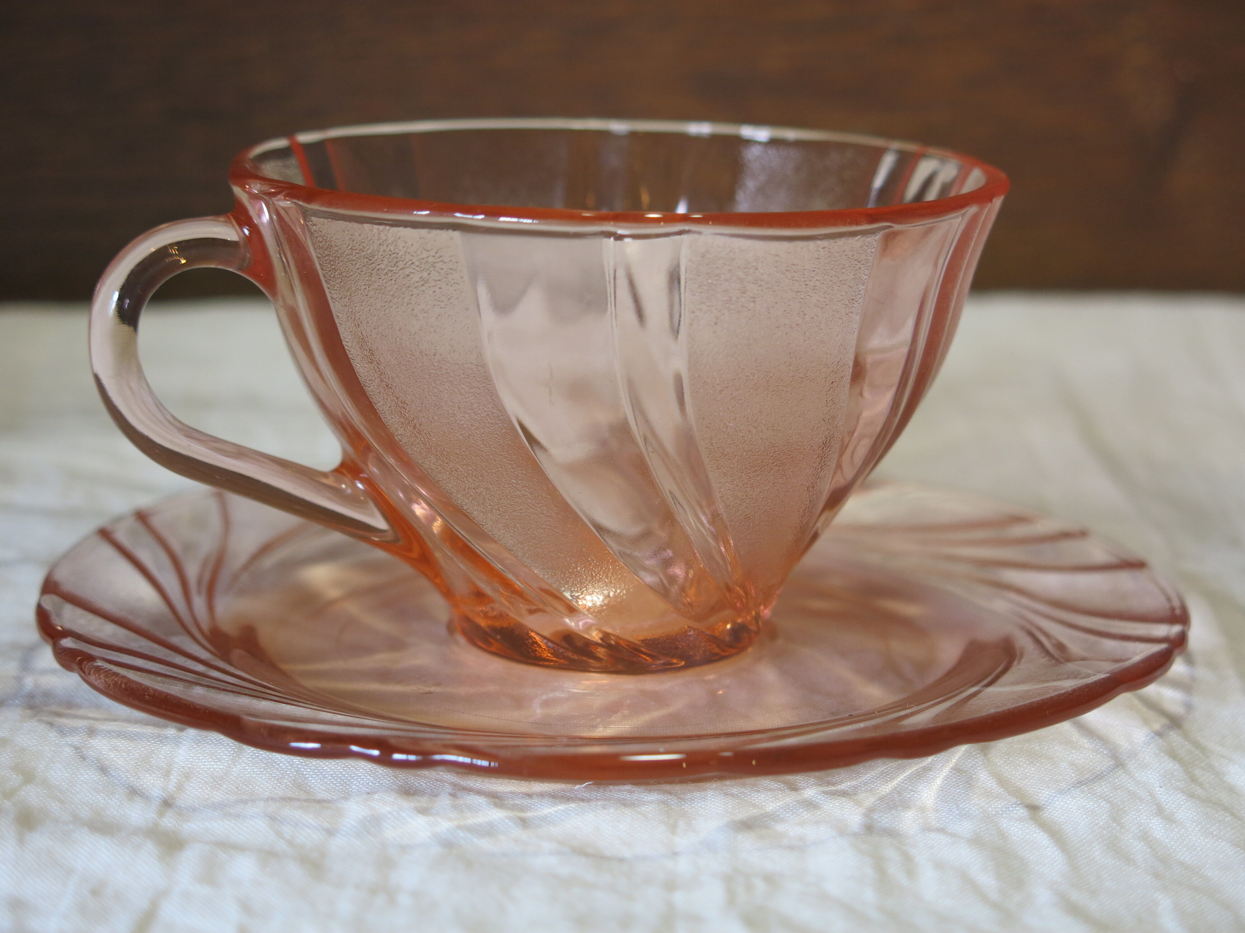 6 pink Vereco coffee cups in excellent condition