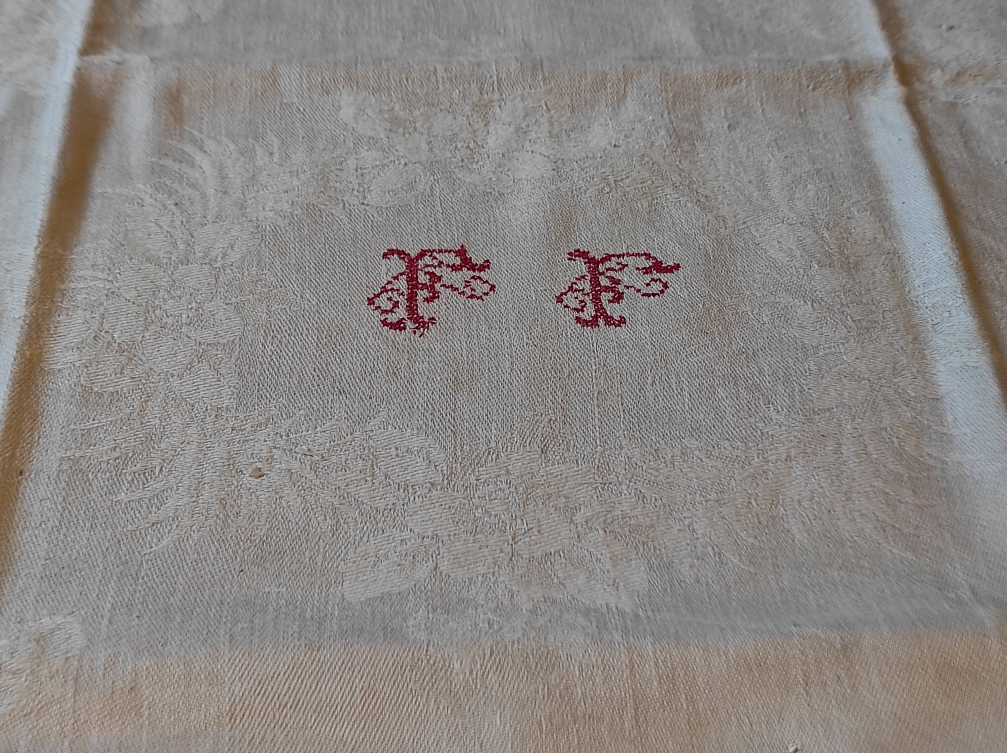 Serviette de table vintage monogrammée FF
