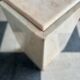 Table basse vintage en marbre rose