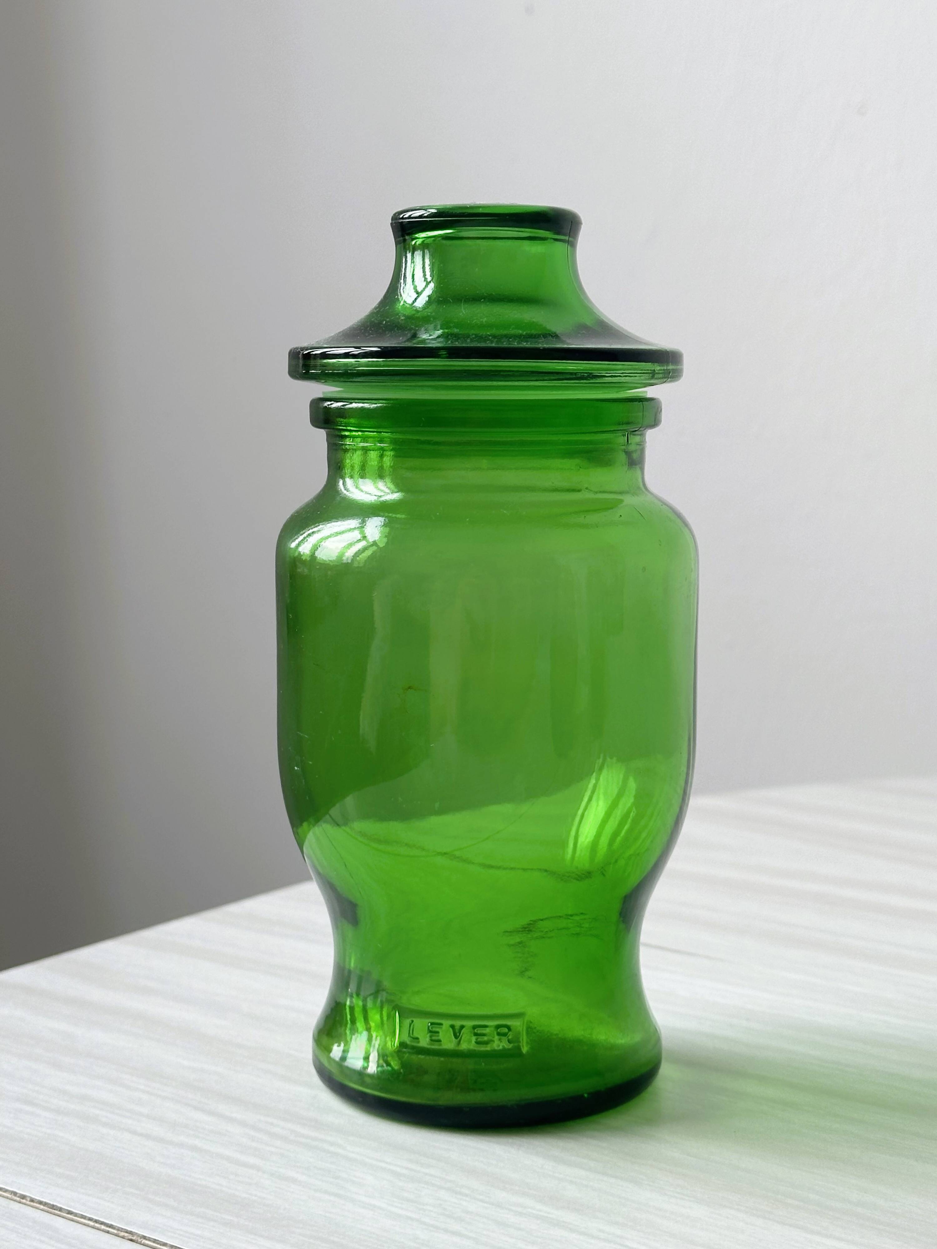 Lot of apothecary jars, good condition.