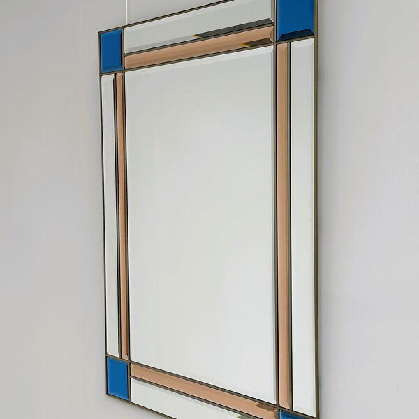 Miroir biseauté en laiton italien vintage rare, de couleur bleue et pêche, des années 1980.