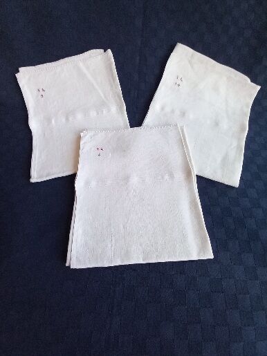 Set of 3  tea towels in white thread (70 x 85.5 cm)