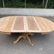 Table à manger ronde pied central extensible décapée en noyer massif 2 rall
