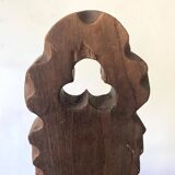 Chaise tripode espagnole vintage en bois sculpté