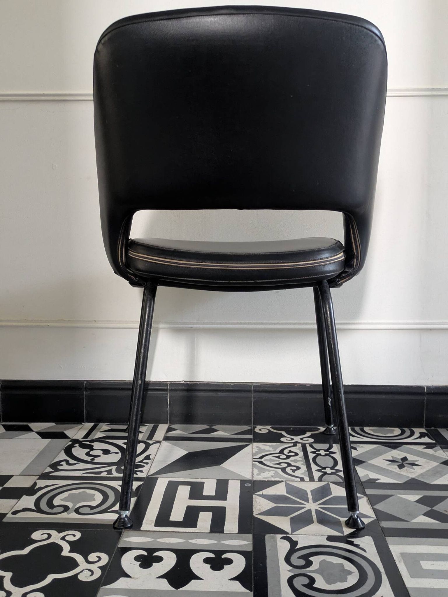 Pair of vintage 1970s armchairs/chairs in Italian Saarinen style.