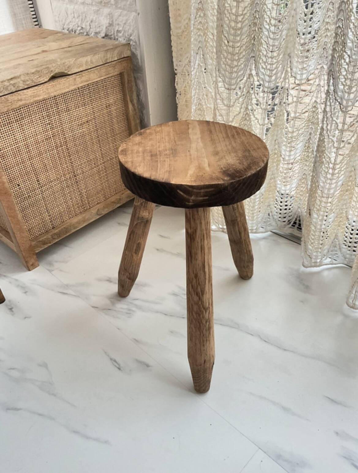 Tripod stool in solid oak