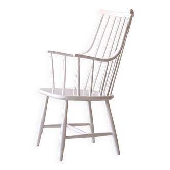 Chaise conçue par LENA LARSSON modèle "GRANDESSA"