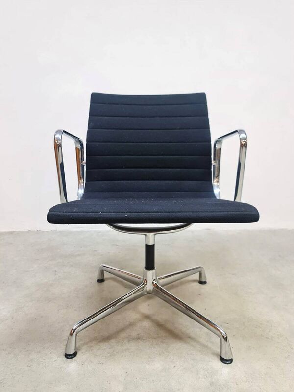 Chaise de bureau vintage en aluminium EA108 Charles Eames Vitra