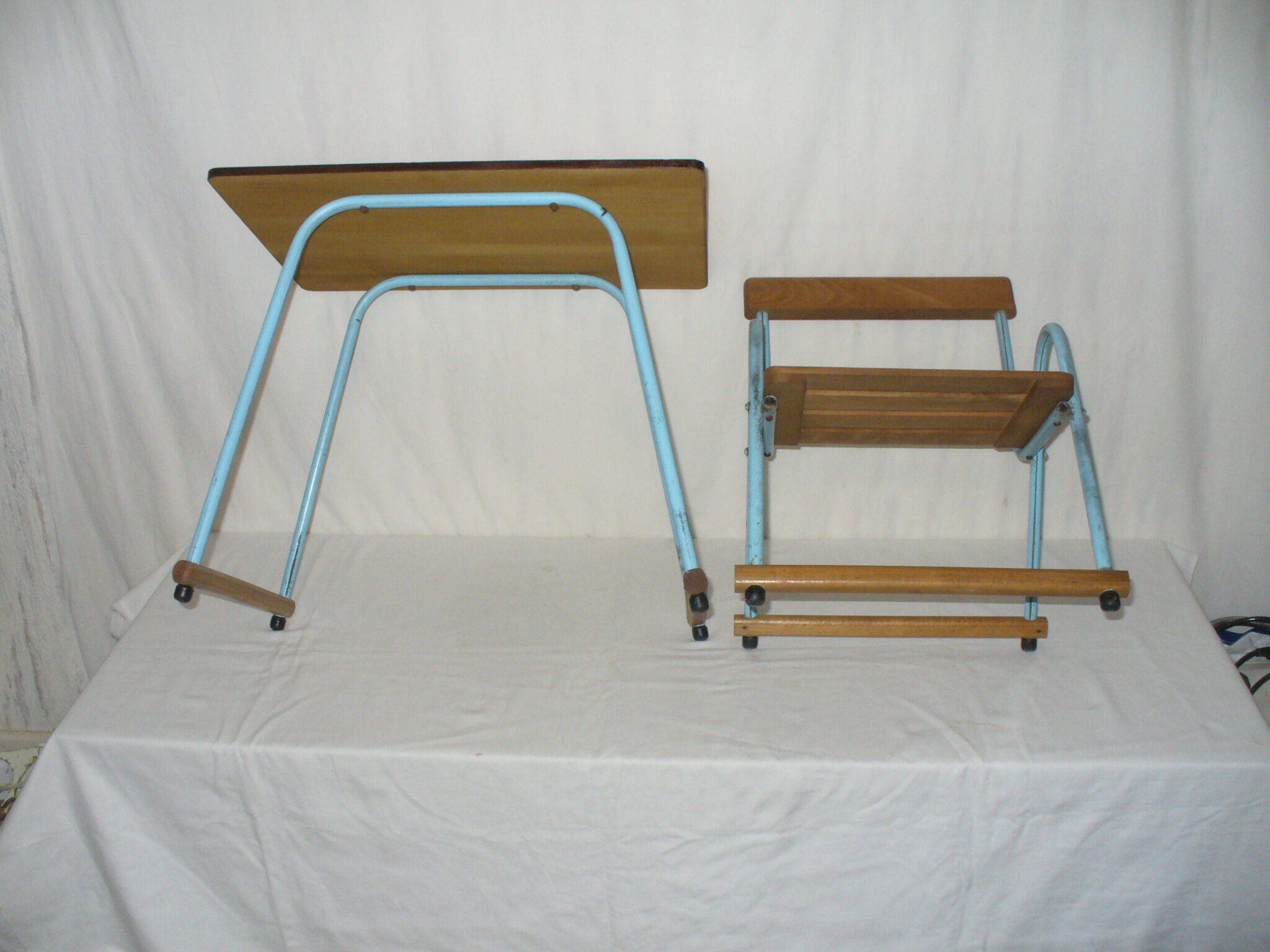 Table and chair child of the 50s