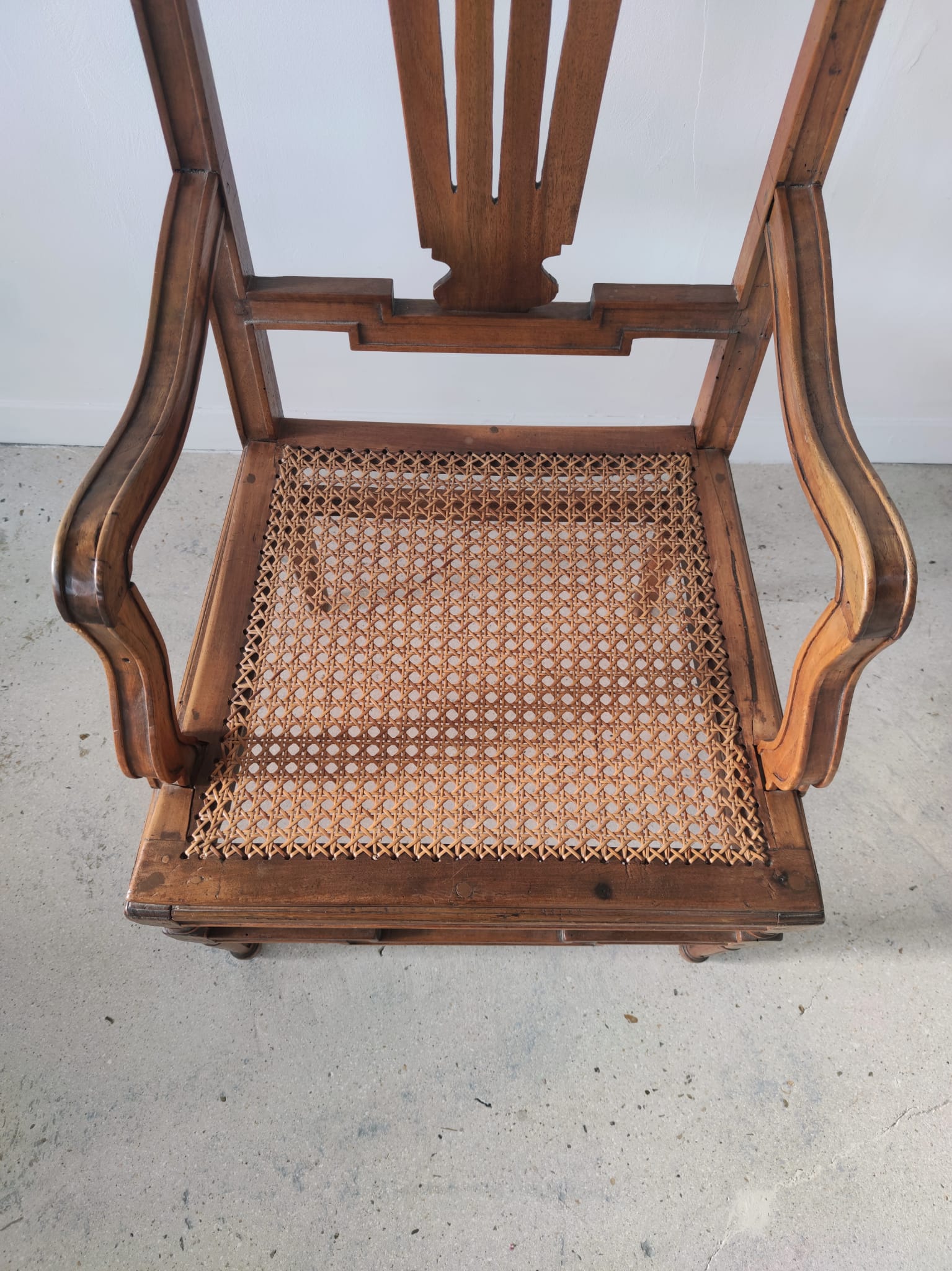 Fauteuil canné en bois naturel